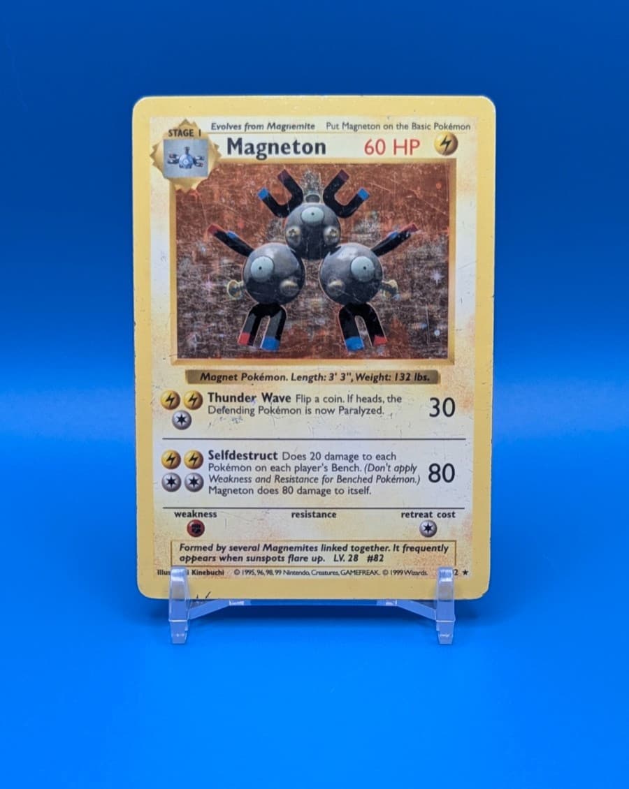 Magneton Pokémon 1999 Base Set 9/102 Shadowless Holo WOTC