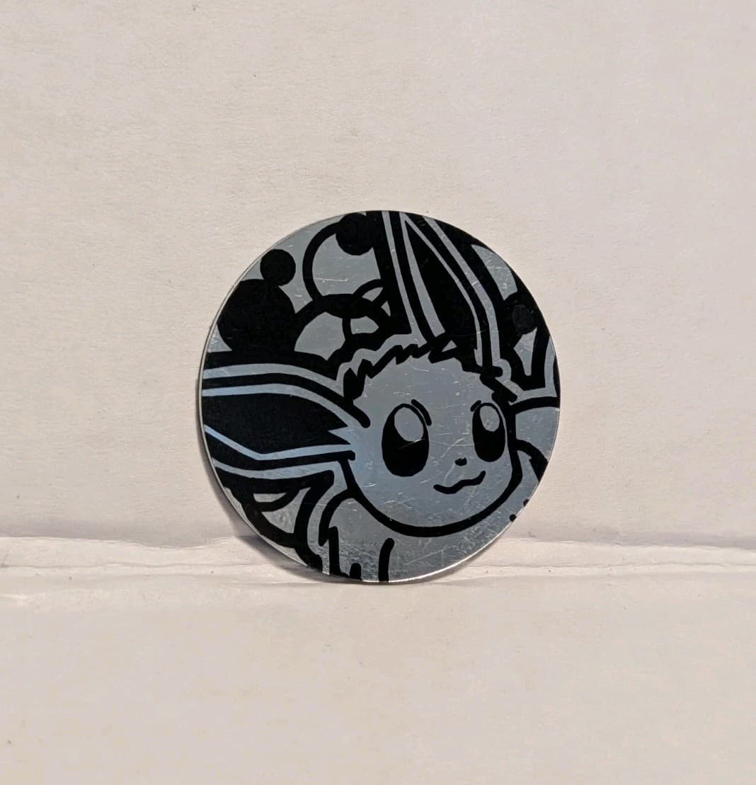 Pokemon Eevee Black Star Holographic TGC Trading Card Game Coin 2000 WOTC