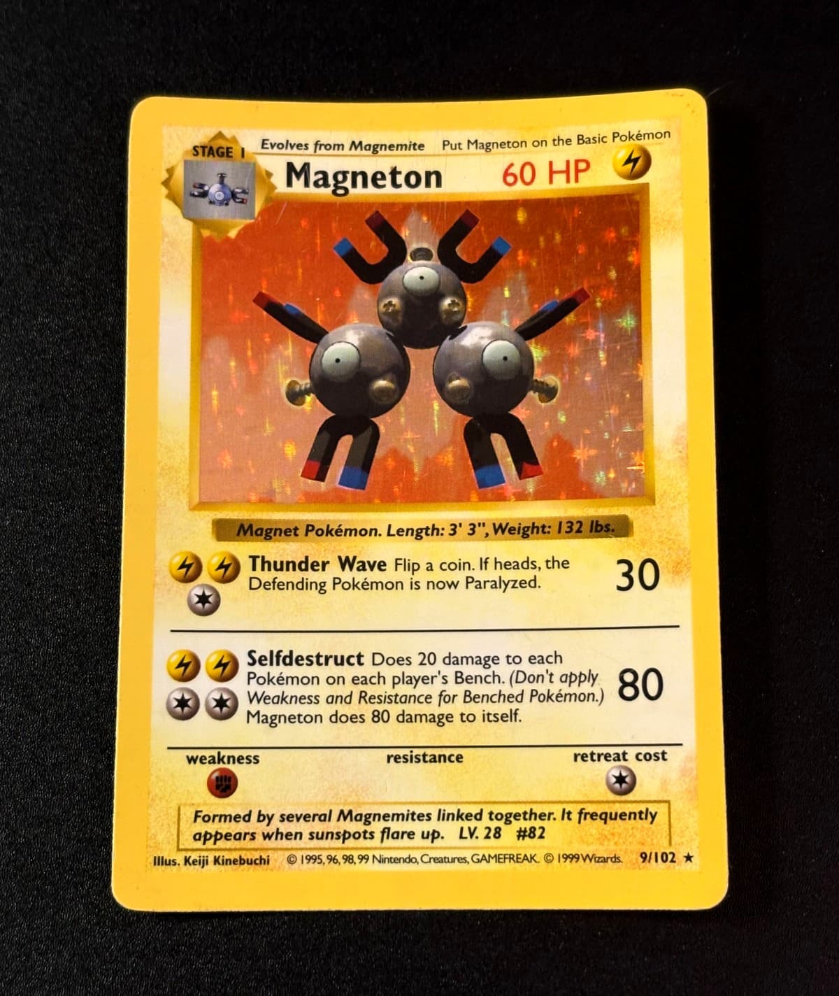 SHADOWLESS Magneton / Holo Rare Base Set 9/102 Pokemon HP Card